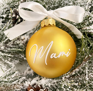 Arany karácsonyi gömb névvel/egyedi felirattal - Cosy betűtípus